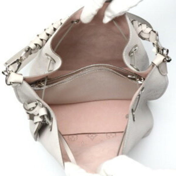 Louis Vuitton keybell Mahina Mulia Shoulder Bag - Picture 9 of 10